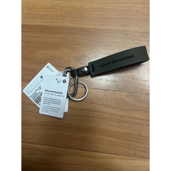 Lululemon Silicone Keychain Live In The Moment Color Army Green/Dark Olive NWT - Picture 3 of 5